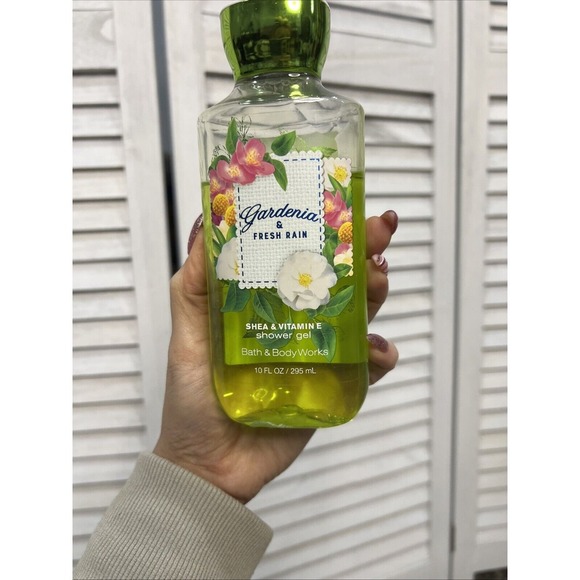 BATH AND BODY WORKS GARDENIA & FRESH RAIN BODY WASH 3/4 FULL READ DESCRIPTION!!! - Picture 1 of 2